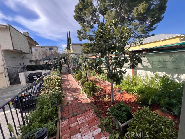 Detail Gallery Image 42 of 49 For 13243 Vanowen #2,  North Hollywood,  CA 91605 - 2 Beds | 3 Baths