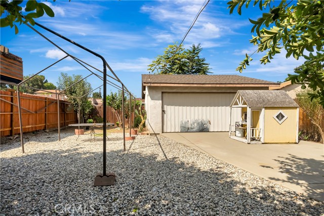 Detail Gallery Image 16 of 18 For 2651 Pirtle St, Los Angeles,  CA 90039 - 3 Beds | 1/1 Baths