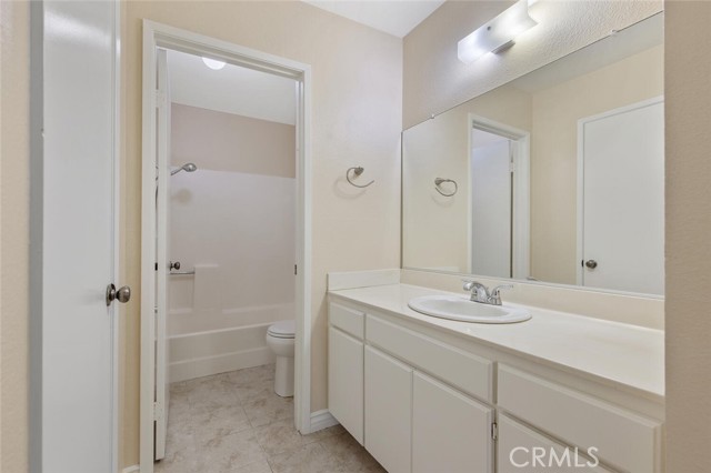 Detail Gallery Image 21 of 30 For 27653 Ironstone Dr #1,  Canyon Country,  CA 91387 - 3 Beds | 3 Baths