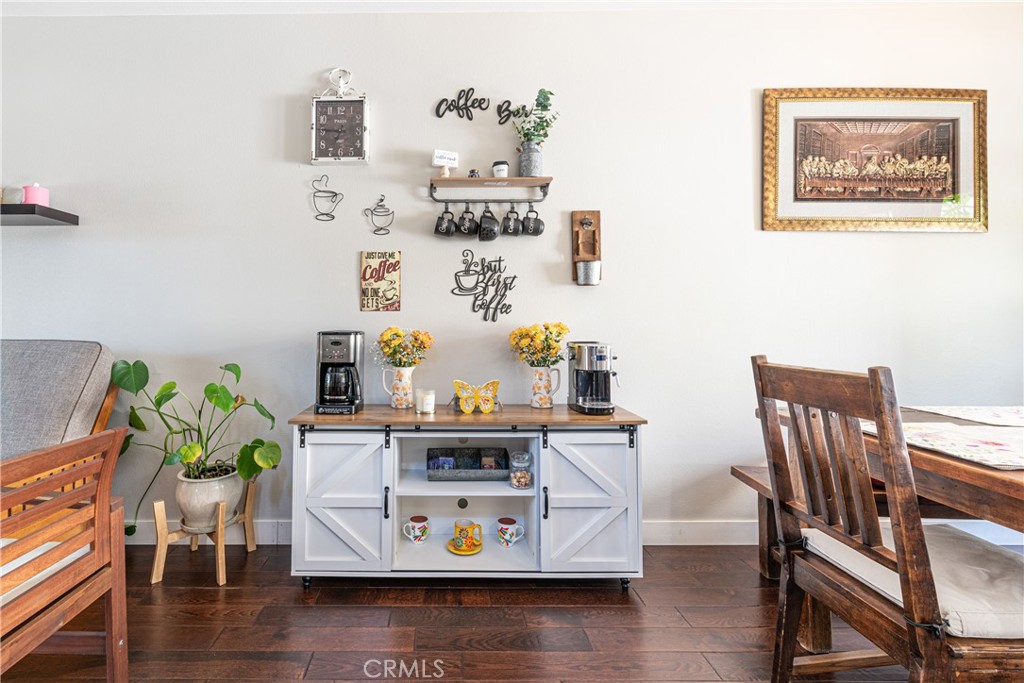 https://media.crmls.org/medias/51d6eff8-5c3c-40a8-b5ae-6578a6749dc0.jpg?preset=X-Large