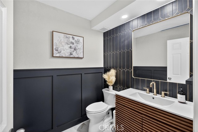 Detail Gallery Image 18 of 43 For 222 S Guadalupe Ave #1,  Redondo Beach,  CA 90277 - 4 Beds | 2/1 Baths