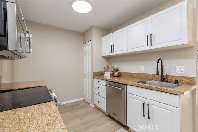 Detail Gallery Image 8 of 23 For 1265 Kendall Dr #1411,  San Bernardino,  CA 92407 - 2 Beds | 1 Baths