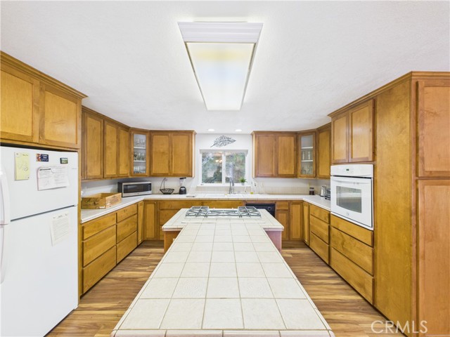 Detail Gallery Image 4 of 43 For 6107 Monte Vista, Mariposa,  CA 95338 - 3 Beds | 3 Baths