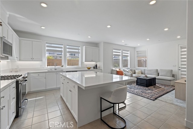 Detail Gallery Image 4 of 57 For 236 Yerba, Irvine,  CA 92618 - 4 Beds | 3/1 Baths