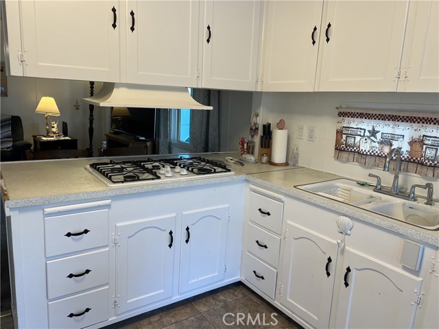 2550 Pacific Coast Hwy. #5 Highway, Torrance CA: https://media.crmls.org/medias/51d95fc0-8480-4149-b804-f220c1144e03.jpg
