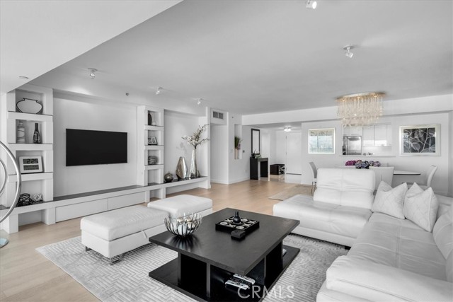13600 Marina Pointe Dr., Marina del Rey CA: https://media.crmls.org/medias/51d9eb99-a17a-4931-bc66-846944098782.jpg