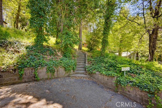 22951 Redwood, Crestline, CA 92325