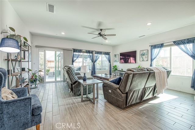 Detail Gallery Image 15 of 46 For 1817 N Phillip, Clovis,  CA 93619 - 5 Beds | 3/1 Baths