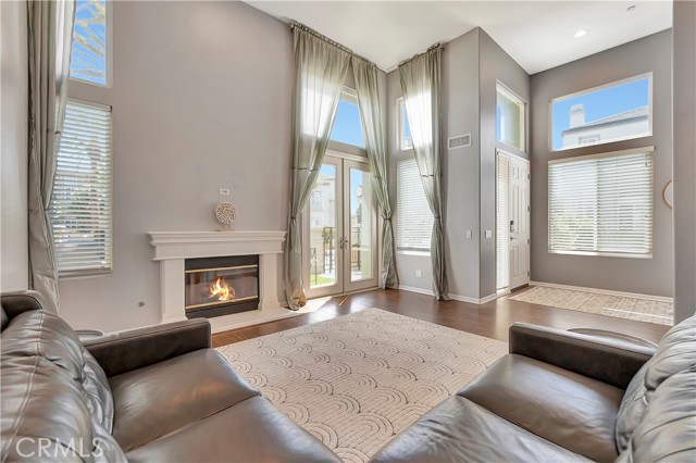 19281 Surf Drive, Huntington Beach CA: https://media.crmls.org/medias/51da79dc-d7a5-402c-9765-0a7834939b6c.jpg