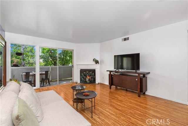 Detail Gallery Image 2 of 36 For 628 Daisy Ave #308,  Long Beach,  CA 90802 - 2 Beds | 2 Baths