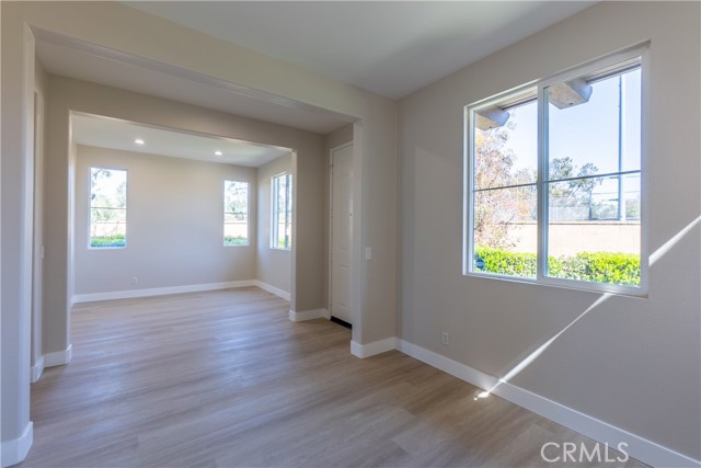 Detail Gallery Image 3 of 38 For 165 Kensington Park, Irvine,  CA 92606 - 4 Beds | 3/1 Baths