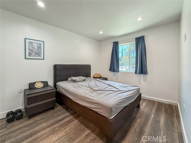 24017 Sylvan Street, Woodland Hills CA: https://media.crmls.org/medias/51db7d91-86ca-4a30-b529-869f553737f8.jpg