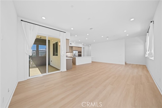 175 Baluster, Irvine CA: https://media.crmls.org/medias/51dc5172-a0cd-4780-914b-1ad265b4c753.jpg