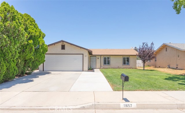 Detail Gallery Image 1 of 35 For 11657 Queensborough St, Riverside,  CA 92503 - 3 Beds | 2 Baths
