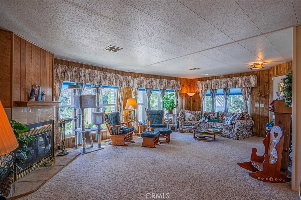 https://media.crmls.org/medias/51dccaa6-2ea4-4652-9e67-bca8cca0ddd8.jpg?preset=X-Large