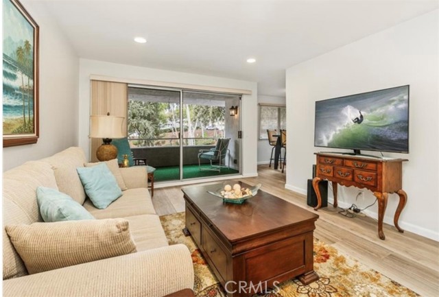 22152 Caminito Amor, Laguna Hills CA: https://media.crmls.org/medias/51dcf1e8-0c1a-43bb-9253-e693d7db1382.jpg