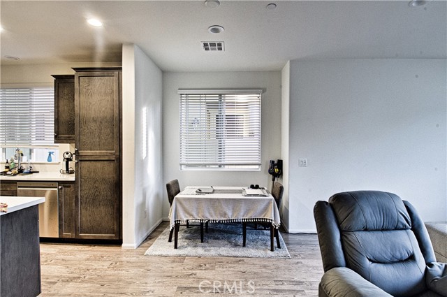 Detail Gallery Image 5 of 26 For 202 Bay Laurel Ct, Vista,  CA 92083 - 3 Beds | 2/1 Baths