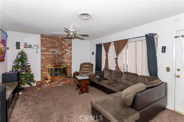 Detail Gallery Image 3 of 23 For 44512 N Tabler Ave, Lancaster,  CA 93535 - 4 Beds | 2 Baths