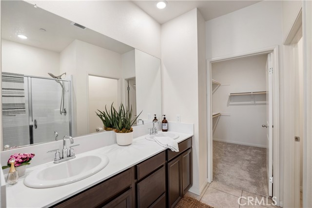 Detail Gallery Image 13 of 29 For 8416 N Fusion Way, Northridge,  CA 91325 - 3 Beds | 3/1 Baths