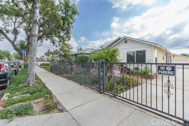 Detail Gallery Image 3 of 41 For 1656 E 63rd, Long Beach,  CA 90805 - 3 Beds | 2 Baths