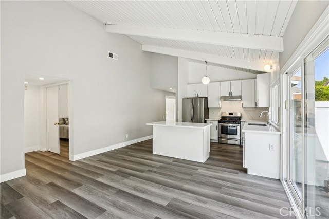 Detail Gallery Image 8 of 37 For 5 Poinsettia, Irvine,  CA 92604 - 3 Beds | 2 Baths