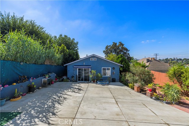 6225 Beard Street, Highland Park CA: https://media.crmls.org/medias/51e120df-230c-4cb4-a22d-562b0f91a2a1.jpg
