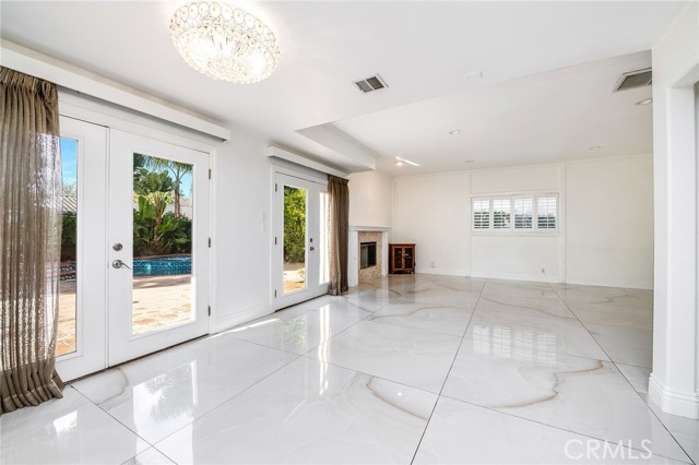 Detail Gallery Image 5 of 36 For 19314 Yolie, Tarzana,  CA 91356 - 4 Beds | 4 Baths