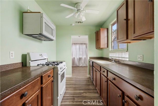 Detail Gallery Image 6 of 55 For 209 Decatur St, Bakersfield,  CA 93308 - 2 Beds | 1 Baths