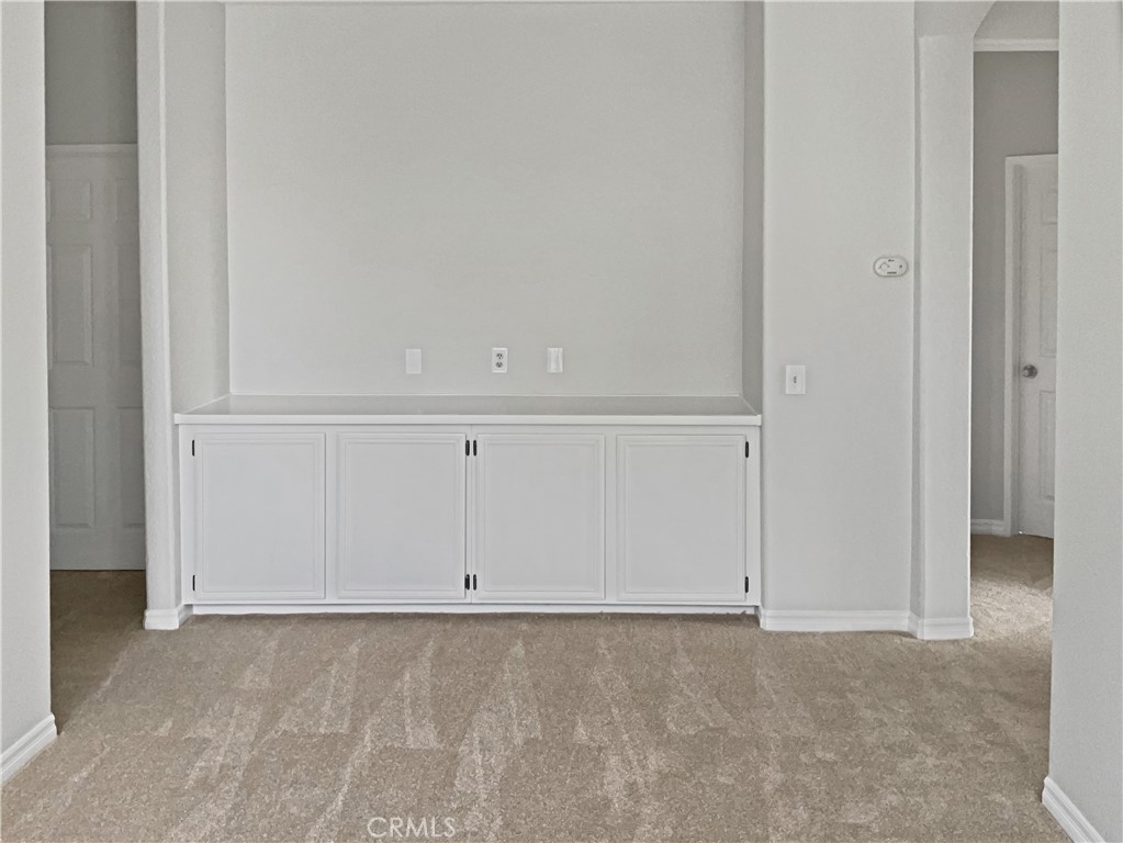 https://media.crmls.org/medias/51e22fea-9512-457b-9dd3-7b14b52359a1.jpg?preset=X-Large
