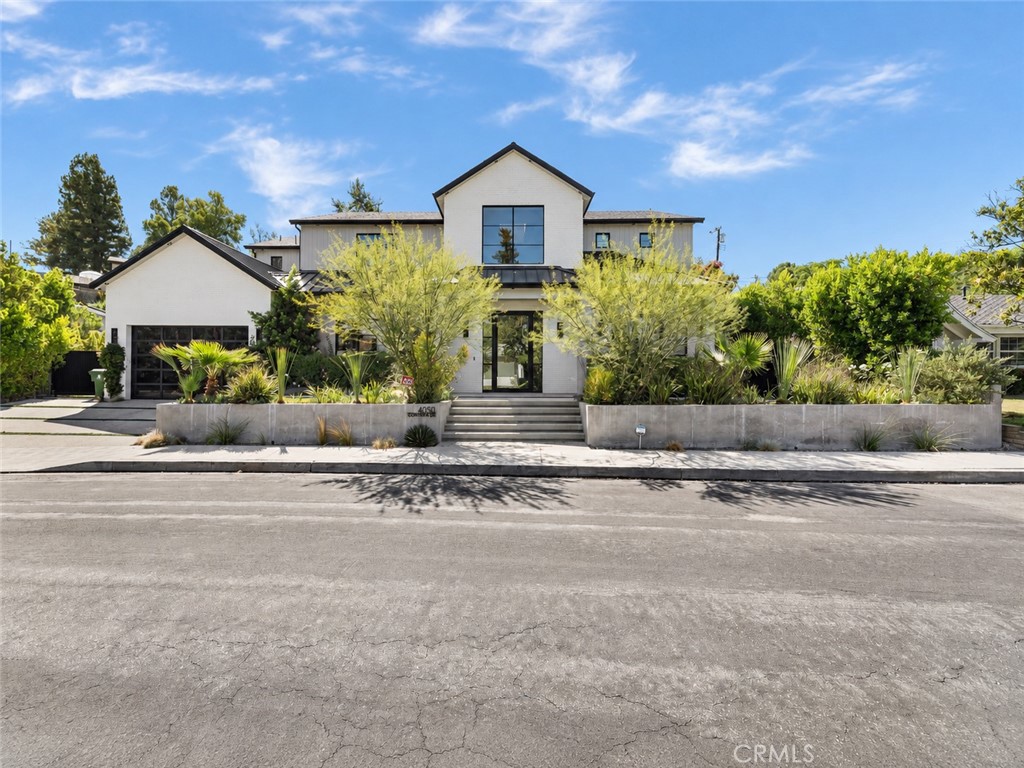 4050 Contera Road — architectural residence