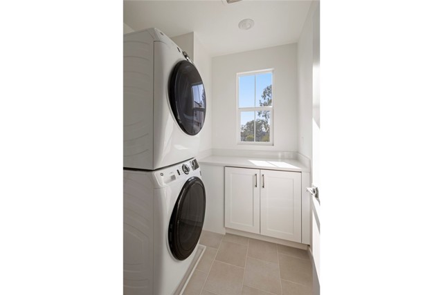 Detail Gallery Image 17 of 26 For 9831 La Serna Dr #1,  Whittier,  CA 90605 - 3 Beds | 3 Baths