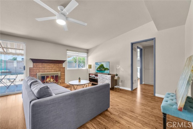 Detail Gallery Image 4 of 30 For 9562 Canton Ave, Anaheim,  CA 92804 - 4 Beds | 2 Baths