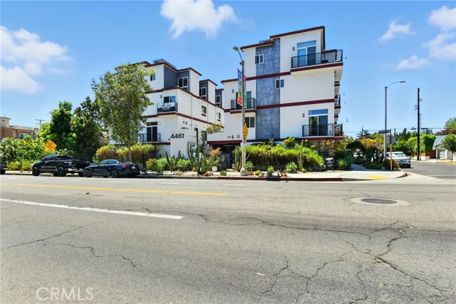 Detail Gallery Image 1 of 31 For 4461 Tujunga Ave #101,  Studio City,  CA 91602 - 3 Beds | 3 Baths