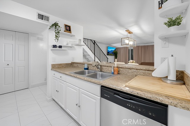 10636 Shoreline Drive, Norwalk CA: https://media.crmls.org/medias/51e3d6fd-dfa5-40d3-9ed9-3b4626d42b54.jpg