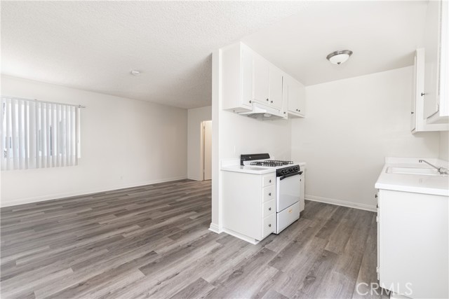 2209 Carnegie Lane, Redondo Beach CA: https://media.crmls.org/medias/51e40359-748a-44ba-8dab-3e923f21a3b7.jpg