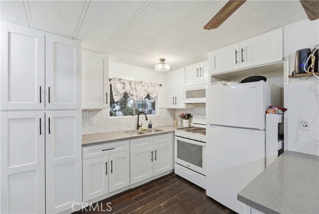 3753 East Ave. I, Lancaster CA: https://media.crmls.org/medias/51e44c93-0d71-4b50-9317-6c0215234098.jpg