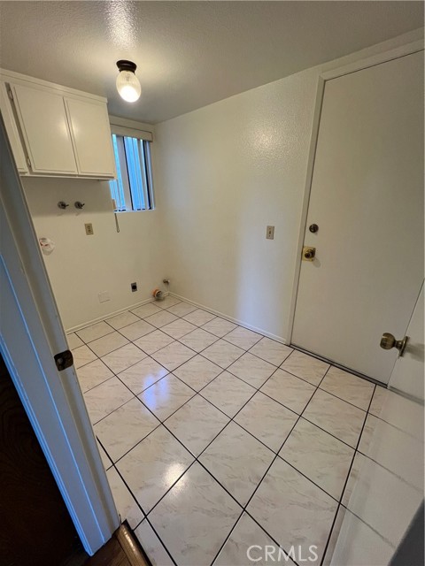 Detail Gallery Image 10 of 12 For 9 Skyline Ln, Phillips Ranch,  CA 91766 - 3 Beds | 2/1 Baths