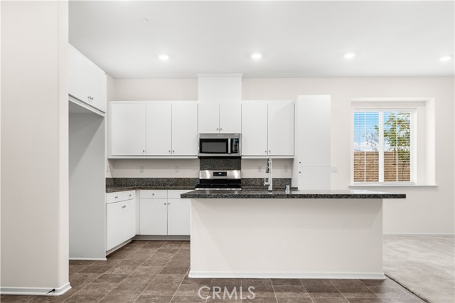 Detail Gallery Image 4 of 22 For 15901 Stresa Ln #6,  Fontana,  CA 92336 - 4 Beds | 3 Baths