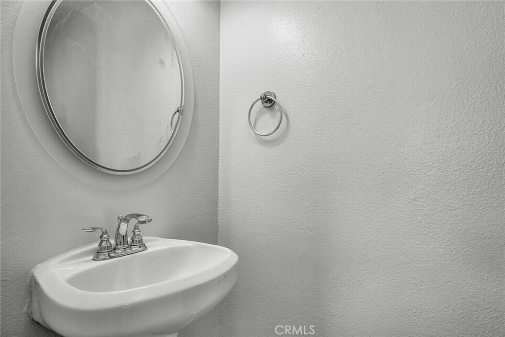 https://media.crmls.org/medias/51e5bacc-8128-4d2c-84d1-94788ec09b48.jpg?preset=X-Large
