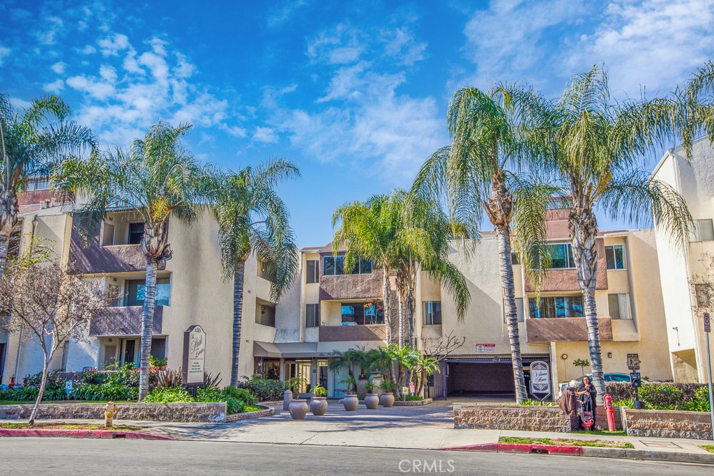 5325 Newcastle Avenue #130