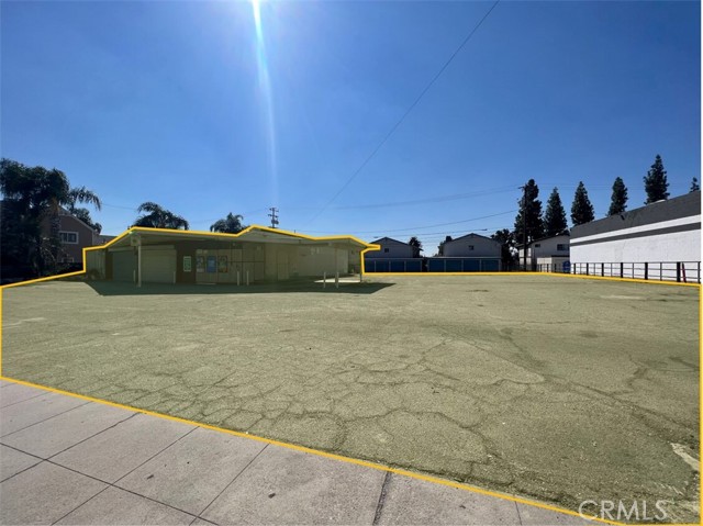 Detail Gallery Image 4 of 6 For 1533 Indian Hill Bld, Pomona,  CA 91767 - – Beds | – Baths