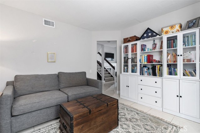 Detail Gallery Image 13 of 28 For 7 Clear Creek Ln, Laguna Hills,  CA 92653 - 4 Beds | 2/1 Baths