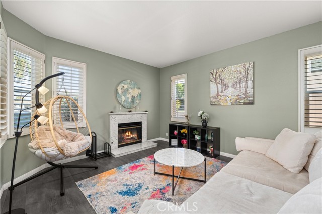 383 Park Avenue, Long Beach CA: https://media.crmls.org/medias/51e676e6-8ac8-4809-b43a-385b9394c1ec.jpg