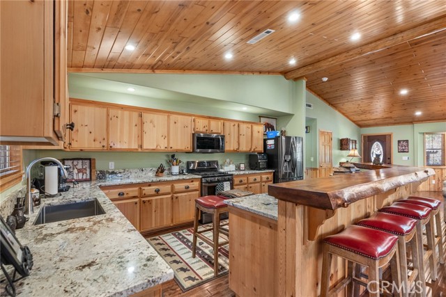 Detail Gallery Image 20 of 52 For 261 Crater Lake, Big Bear Lake,  CA 92315 - 3 Beds | 2 Baths