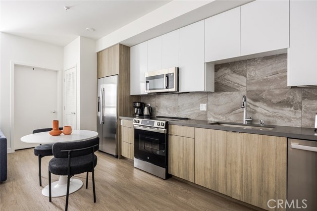 551 S Harbor, San Pedro CA: https://media.crmls.org/medias/51e6b679-c10a-416e-a8a8-ba7a313bd597.jpg