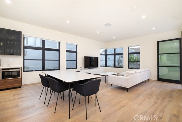 Detail Gallery Image 7 of 33 For 822 S Plymouth #4,  Los Angeles,  CA 90005 - 4 Beds | 3/1 Baths