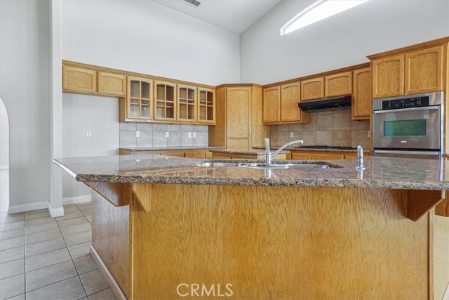 12771 Elm Street, Oak Hills CA: https://media.crmls.org/medias/51e8c9d8-7fb3-49a3-9dd2-a5e16de3cea8.jpg