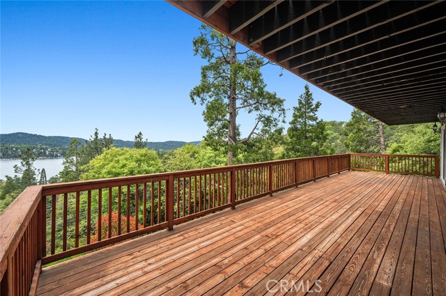 Detail Gallery Image 3 of 66 For 1258 Yosemite Dr, Lake Arrowhead,  CA 92352 - 5 Beds | 4 Baths