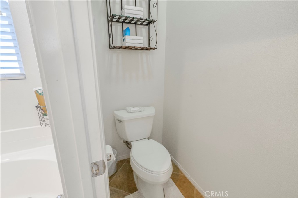 https://media.crmls.org/medias/51ea978c-f7e4-4ebe-90f3-840022eb2c89.jpg?preset=X-Large