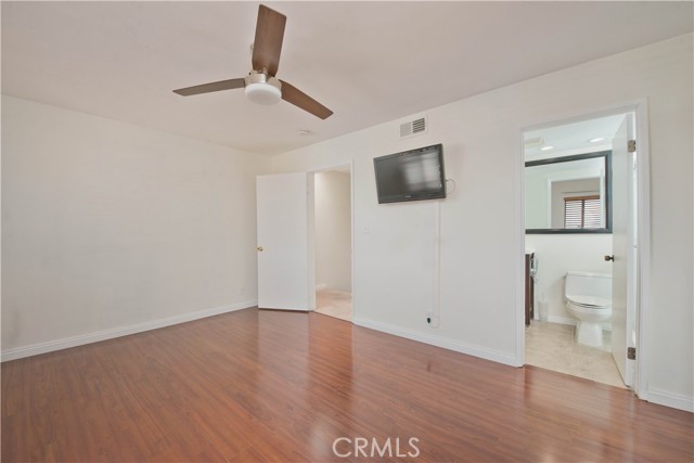 Detail Gallery Image 10 of 24 For 21040 Parthenia St #26,  Canoga Park,  CA 91304 - 2 Beds | 2/1 Baths